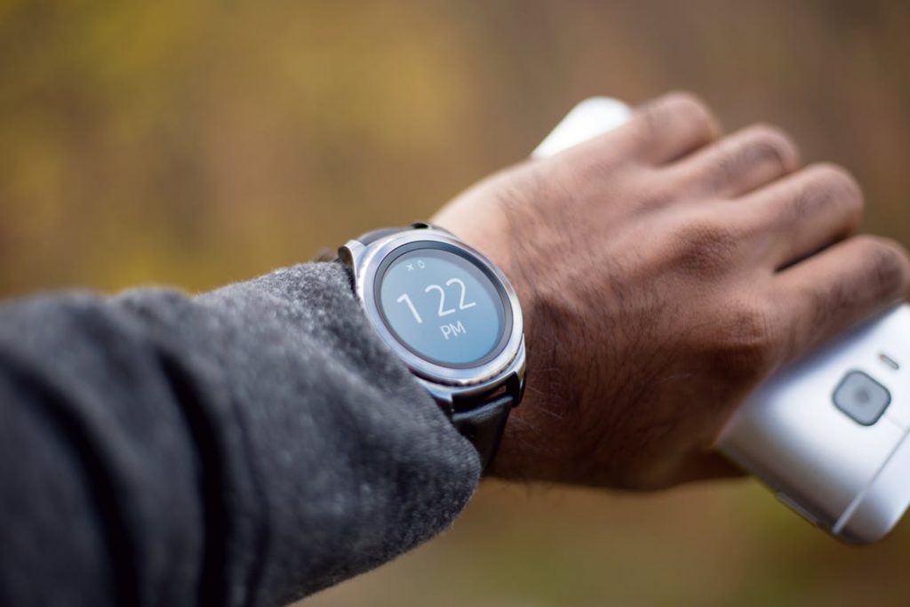 smartwatch that can answer calls 2018